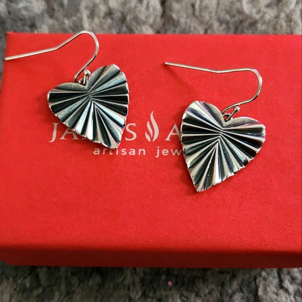 Retired James Avery Ava earrings